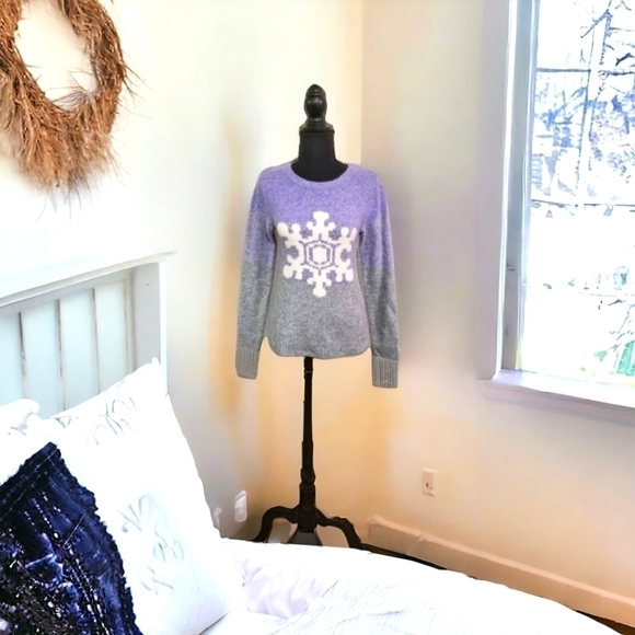 Cupcake and Cashmere Winter Sweater Size Extra Small - Picture 3 of 5